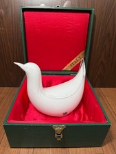 Splendida statuina uccellino