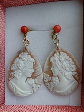 ORECCHINI IN CAMMEO  SARDONICO E CORALLO SARDO EPOCA . IN ARG. 925 FATTO A MANO 