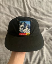 Gorra Supreme x The North Face en Negro con Parche de Montaña