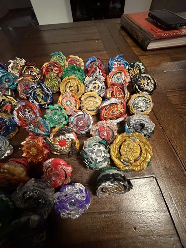 Grande lotto beyblade 71ct - beyblade,
