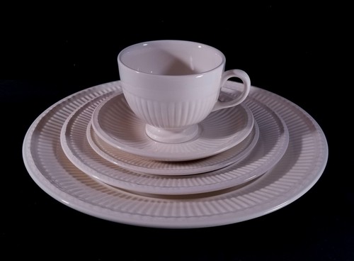 Pair wedgwood queens - pair,
