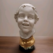 Statuina In PORCELLANA BISQUIT
