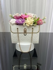 Composizione Floreale Decorativa In Borsa Elegante