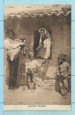 cartolina Costumi Siciliani: Madre con 2 figli alla Novena dello Zampognaro