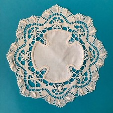 Piccolo centrino vintage con merletto al tombolo 18 cm lino bianco