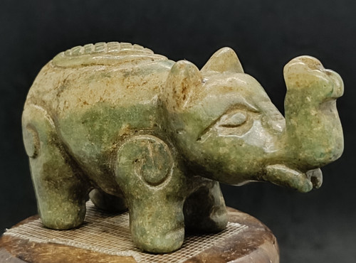 Antica scultura figura - , giada