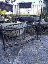Antica culla da bambola in