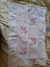 Runner centro tavolo Cotone  ricamo fiori rossi fatto a mano Vintage