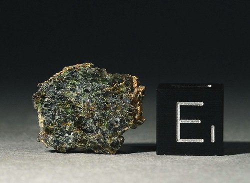 Meteorite nwa 7325 acondrite - meteorite,