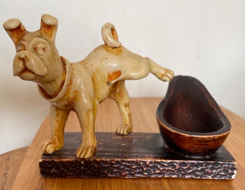 Comoy london peeing - -, dog