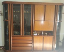 Parete attrezzata con vetrina usata ma in buone condizioni, per cambio stile