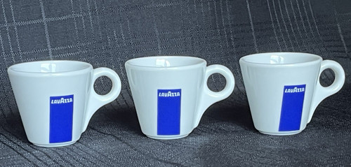 Tre tazzine espresso - tre, lavazza