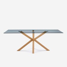 Tavolo di design in vetro e