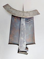 Scultura in ferro Helmut Staeger astratta moderna tribale mistica upcycling