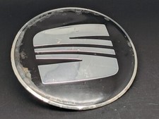 SEAT Ø 90MM LOGO SIGLA EMBLEMA FREGIO STEMMA SCRITTA BADGE TARGA TARGHETTA NOME