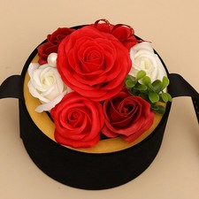 Bouquet di fiori di sapone profumato rosa fatto a mano con ingredienti vegetali