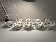 Set di nove tazze da tè alla