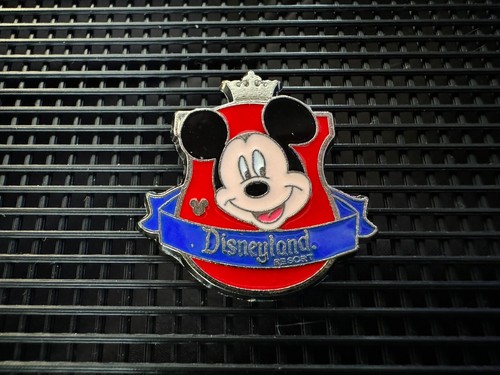 Disney pin 2012 - pin, disneyland