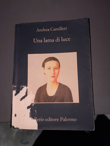 Andrea camilleri una lama - una, di