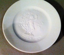 Lotto di 2 piatti decorativi