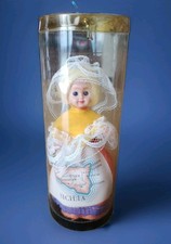 Bambola souvenir vintage della