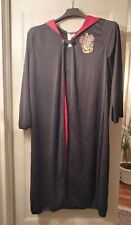 Vestito Harry Potter anni 5-7 +Sciarpa+Cravatta+Bacchette+Occhiali+Scopa+Pentola