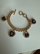 Bracciale charm acciaio inox tono oro con charms design riciclati