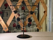 Porta Collane Nero Vintage in Metallo con decorazioni floreali