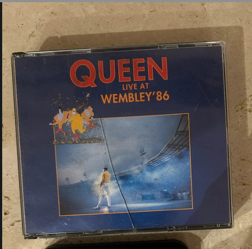 Queen live wembley 86 - wembley’s,