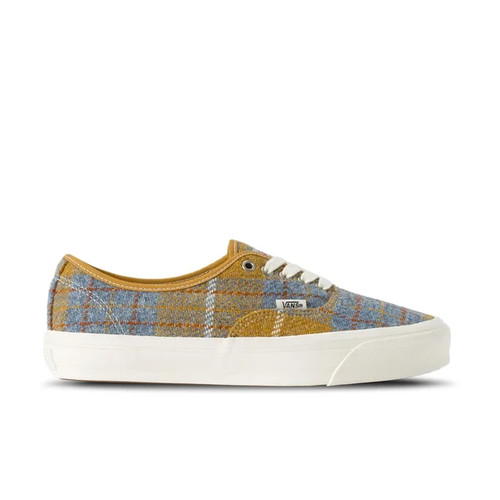 Sneakers nuove con etichette