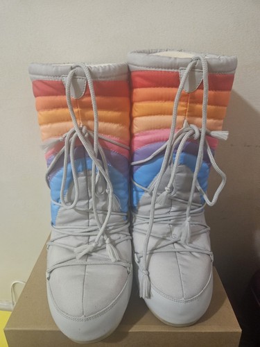 Moon boot the - moon,