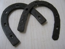 ANTICHI FERRI DA CAVALLO IN FERRO BATTUTO FORGIATO VECCHI ATTREZZI PORTA FORTUNA