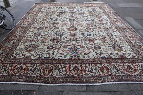 Tappeto vintage indossato