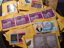 Sri Lanka merce al chilo circa 100g / circa 300 francobolli - offerta rara!!!