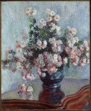 Vaso di fiori su tavolo