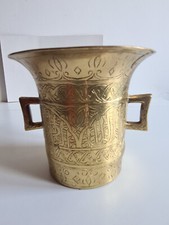 Antico mortaio islamico inciso