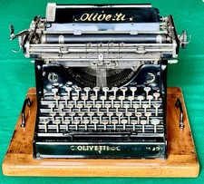 Macchina da scrivere Olivetti