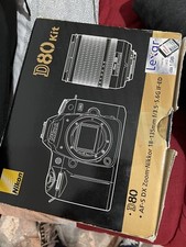 Nikon D80 + Caricatore + Zaino  + Obiettivo + Polarizzatore + Cavalletto Profess