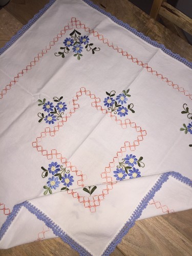 Tovaglia ricami fatti - te,
