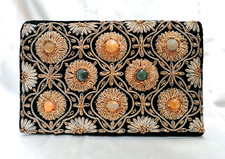 BELLISSIMA POCHETTE DA SERA RICAMATA IN ORO CON PIETRE DURE NUOVA, INDIA.