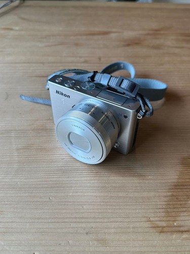 Nikon fotocamera mirrorless - j4,