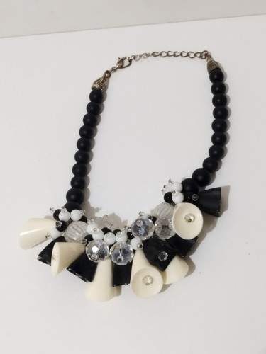 Collana girocollo bianca - bianca, e