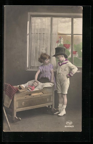 Cartolina bambini giocano