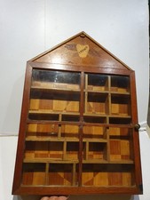 Antica bacheca pensile