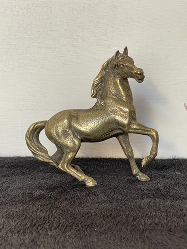 Bellissima statuetta - , di