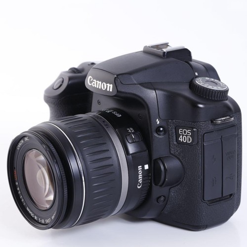 Kit fotocamera reflex digitale