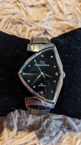 Orologio triangolo carica - orologio, a