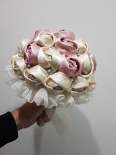 Bellissimo Bouquet Di Fiori Rose In Raso e Brillanti.