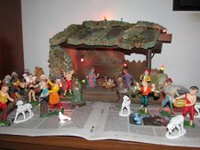 STATUINE PRESEPE IN PLASTICA,PASTA 7/8 CM,CAPANNA IN LEGNO,20 LUCI INTERMITTENTI