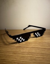 Occhiali da sole a mosaico